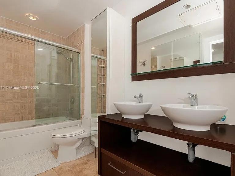 2301 Collins Ave #1629 — Photo 2