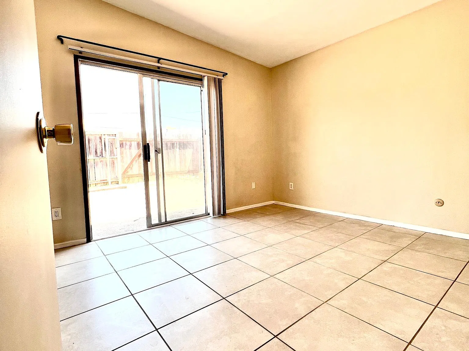 556 Delaware St — Photo 4