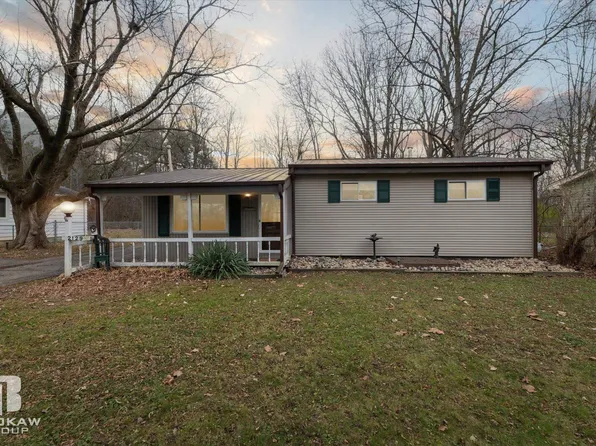 2129 Bramblewood Dr, Burton, MI 48519