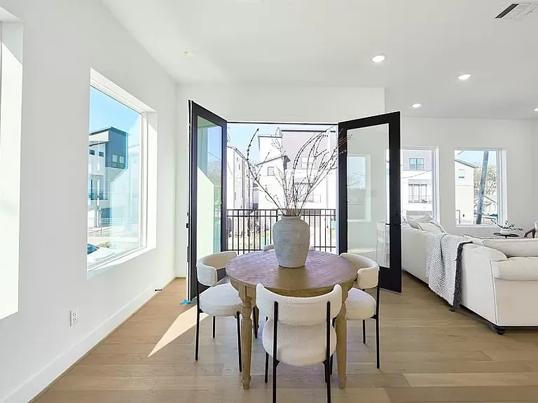 2720 Rosalie St — Photo 4