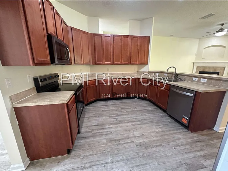 533 Alice Cove Ct — Photo 3