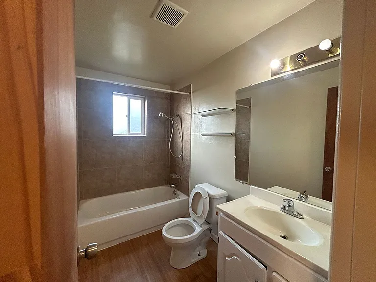 1501 Arthur St #4 — Photo 8