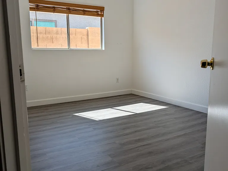 2833 W Santa Cruz Ave — Photo 5