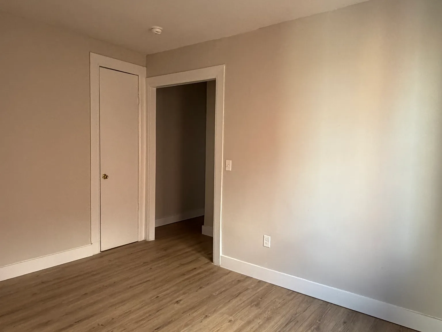 37-31 Crescent Street — Photo 3