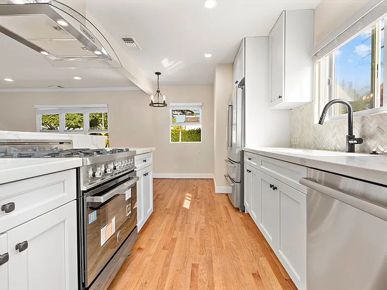 9000 Ashcroft Ave #9000 — Photo 8