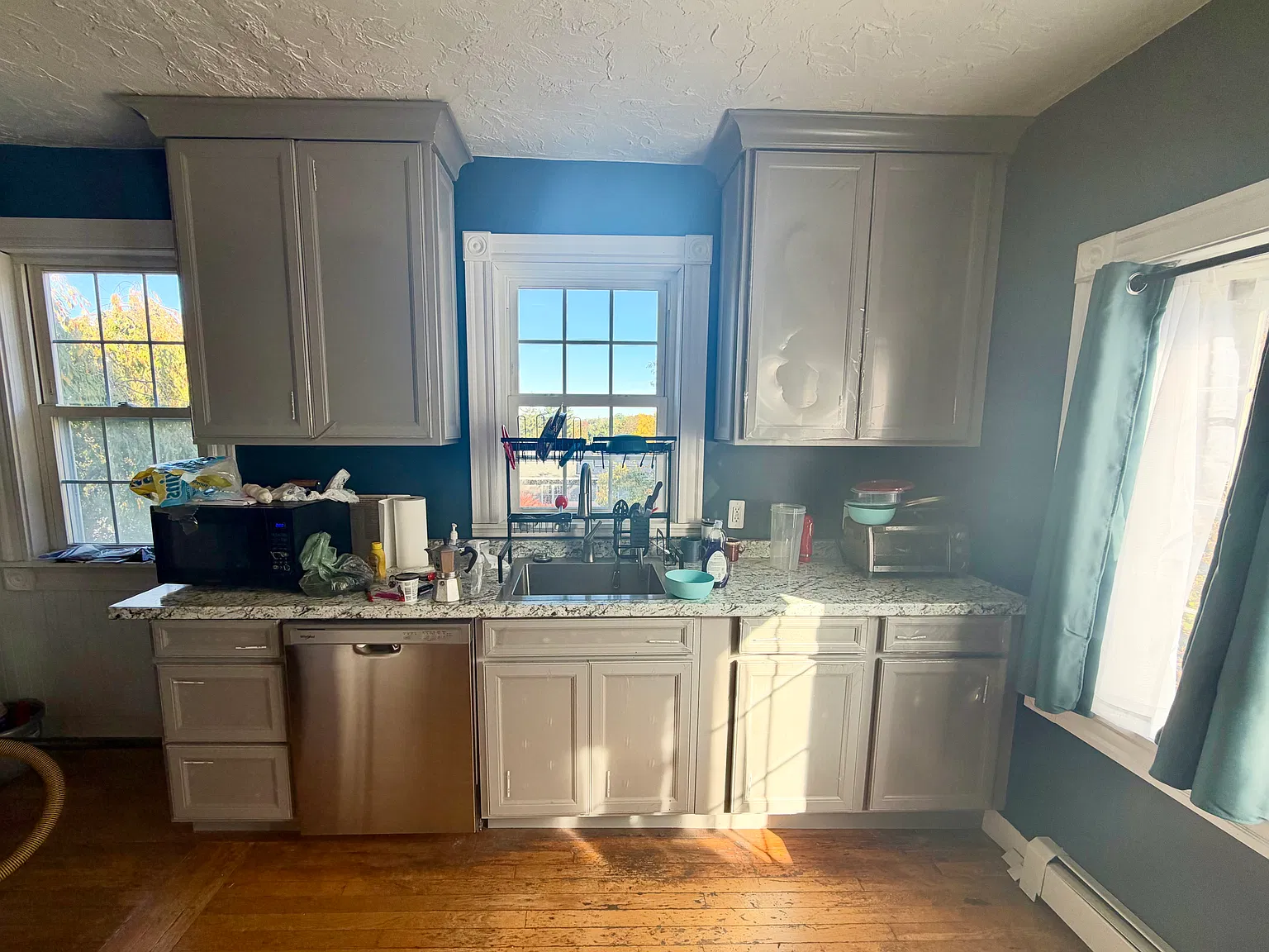 4 bed, 1.5 bath, 1625 sqft, $3,000 — Photo 2