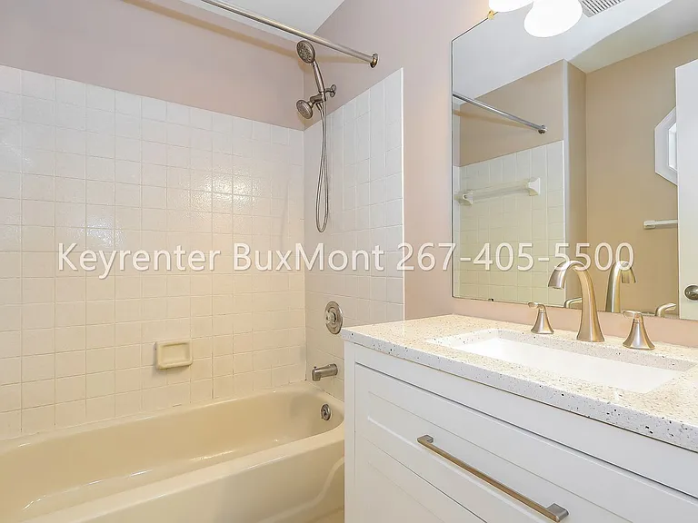 100 Victoria Dr — Photo 9