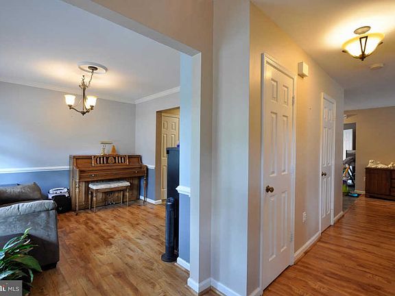 4th image of 11422 Scott Dr