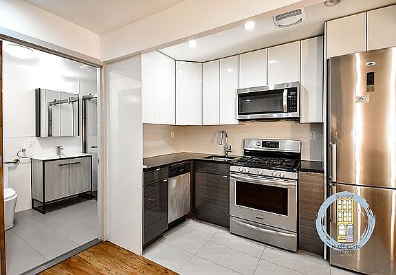 5th image of 405 Franklin Ave