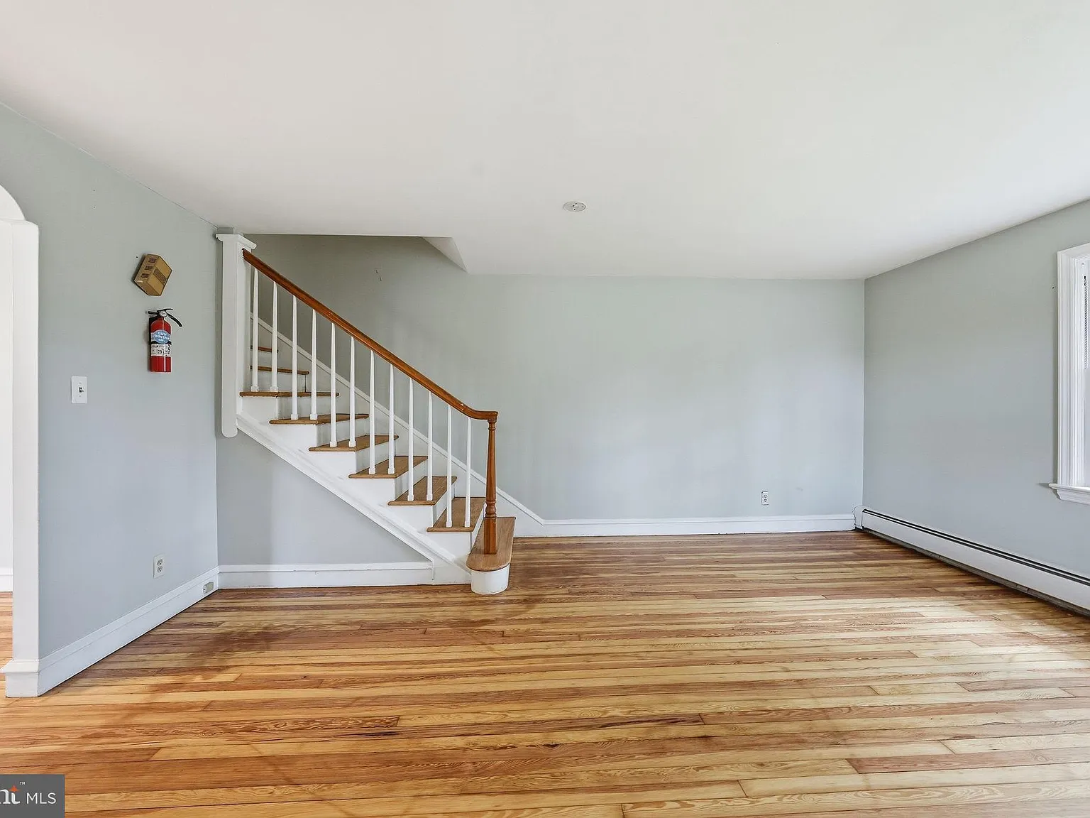 4 bed, 2.0 bath, 1851 sqft, $2,900 — Photo 3