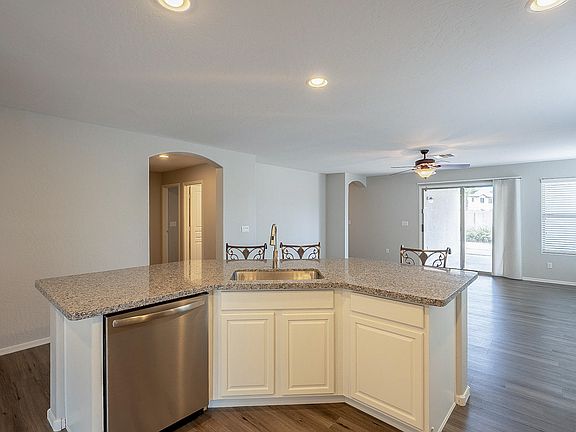 5th image of 3772 S Tower Ave