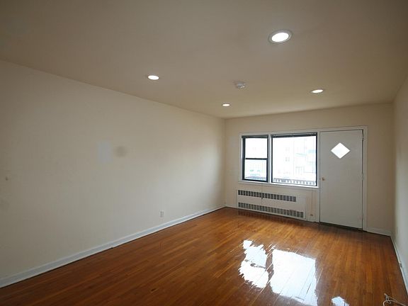 2nd image of 405 W Broadway #2I