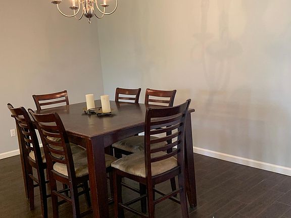 4th image of 819 Wards Creek Ln
