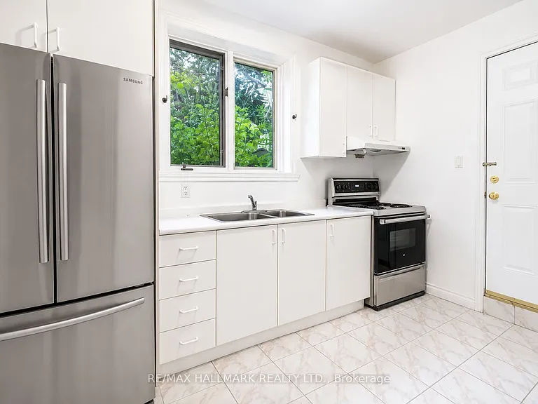 51 Risebrough Ave — Photo 27