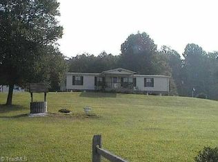 1024 NE Pipers Gap Rd, Mount Airy, NC 27030