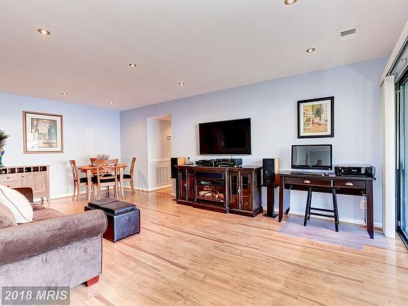 5th image of 11401 Commonwealth Dr #11401