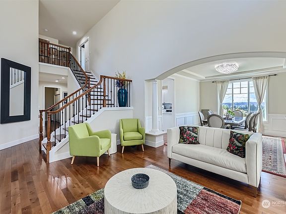 Beautifully appointed with arched entry and column accents.>