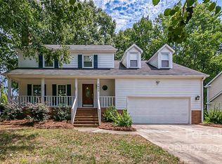 2400 Heathershire Ln, Matthews, NC 28105