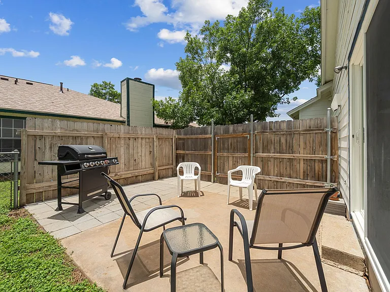513 Texas Ave — Photo 26