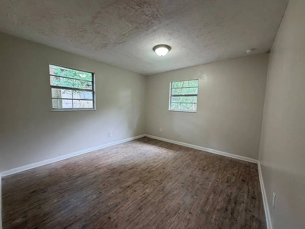 4 bed, 2.0 bath, 1281 sqft, $1,300 — Photo 4