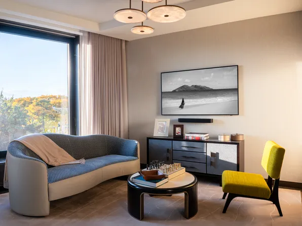 401 West Street image 1 of 10