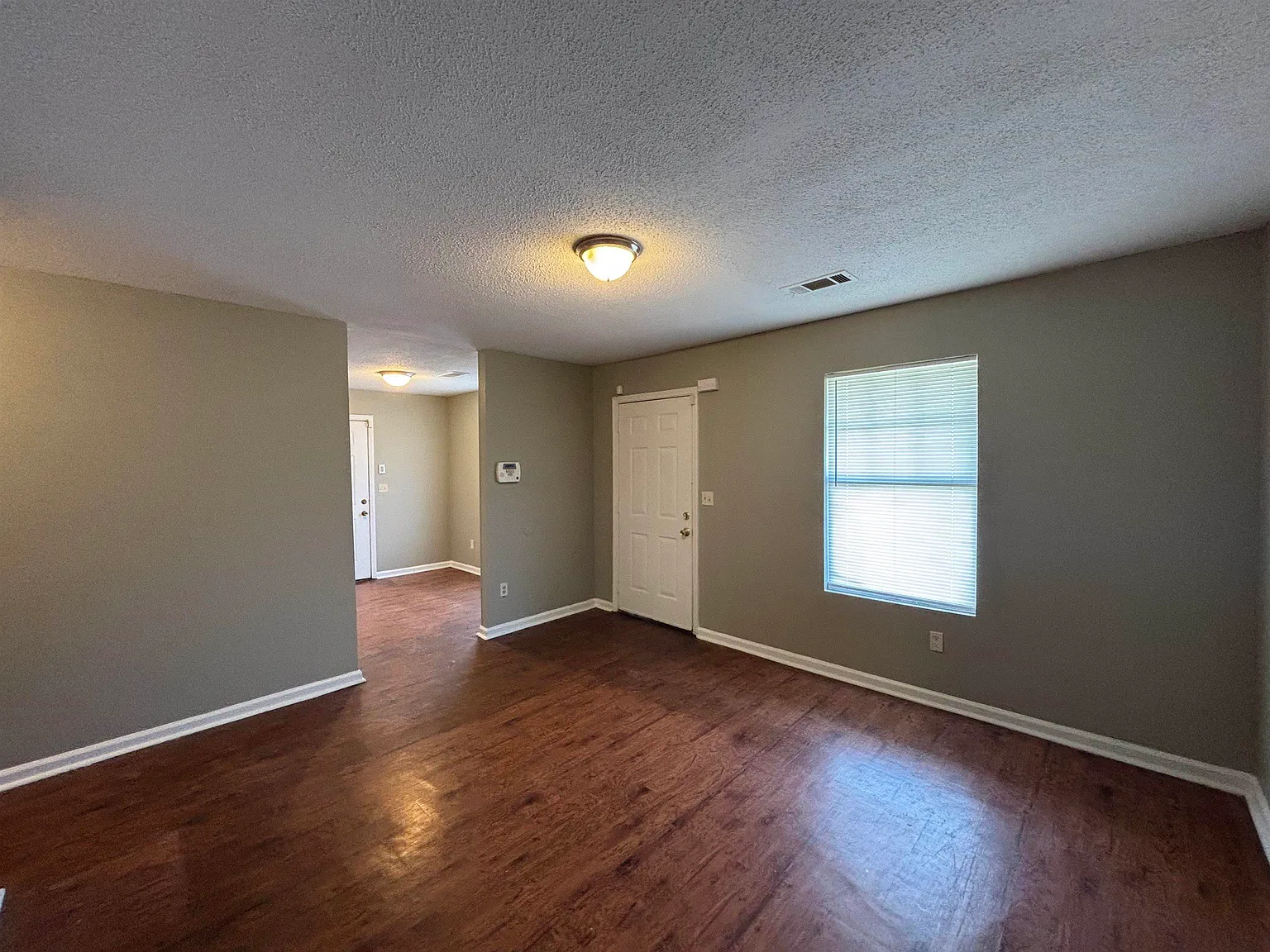 4 bed, 2.0 bath, 1247 sqft, $1,250 — Photo 2