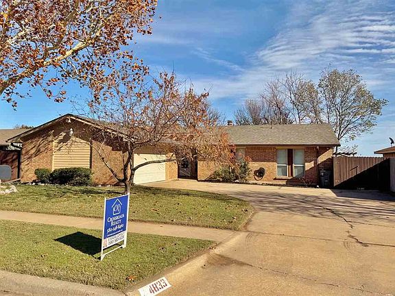 2nd image of 4833 NE Winfield Cir