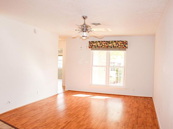 4th image of 1019 Morey Peak Dr