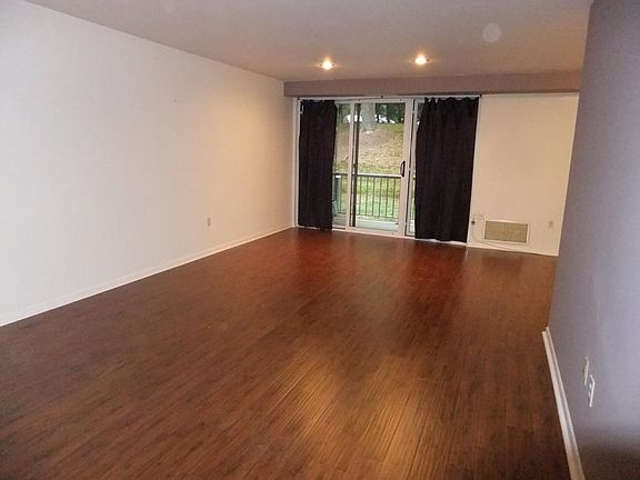 2nd image of 1655 Oakwood Dr #E115