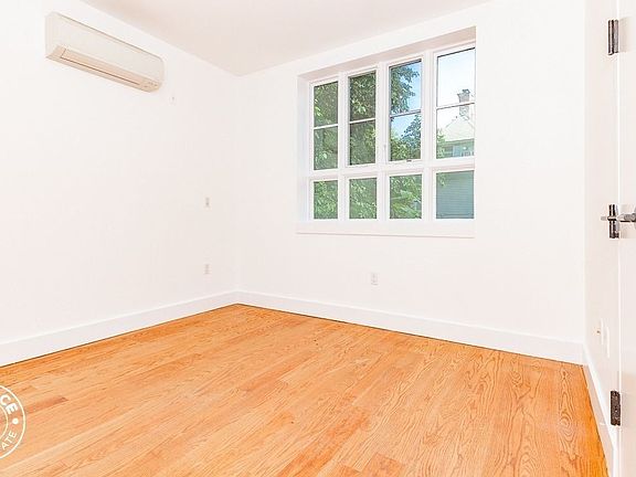 4th image of 192 Hawthorne St #7U
