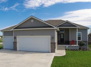 2516 Stone Creek Ave, Tonganoxie, KS 66086