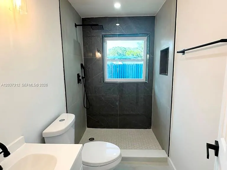 1473 NE 30th Ct — Photo 10