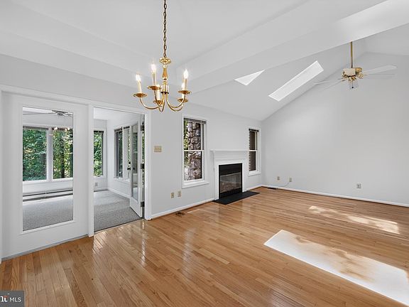 4th image of 1093 Lincoln Dr #1093