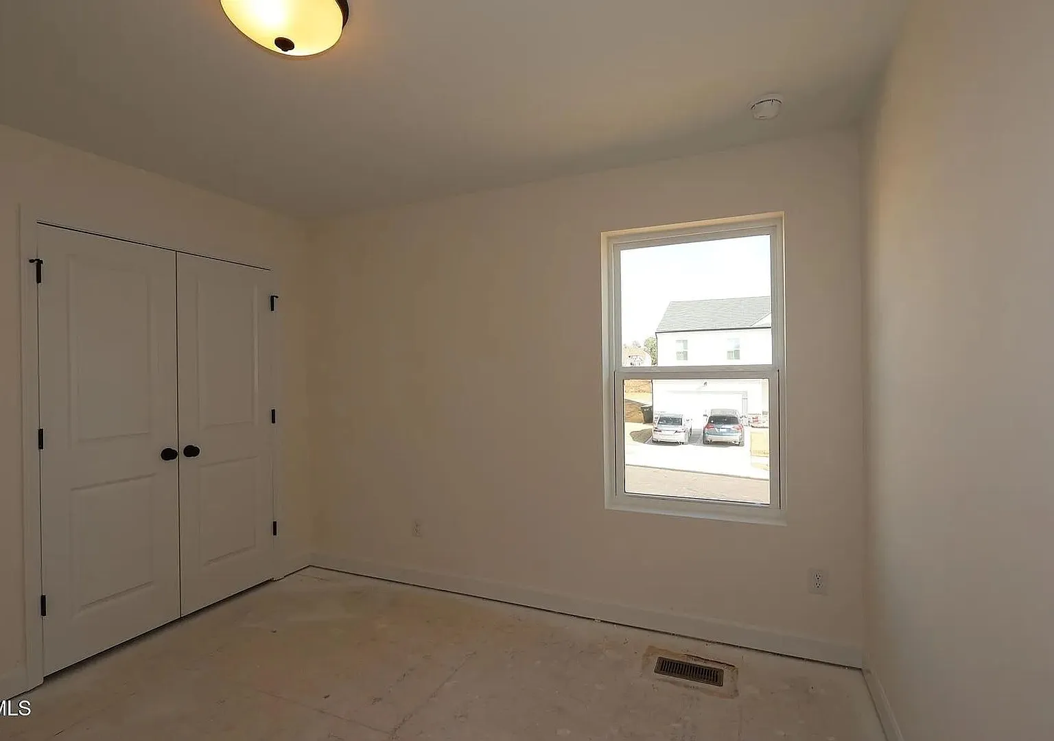 Room in 5 Bedroom Home at Dimaggio Dr — Photo 3