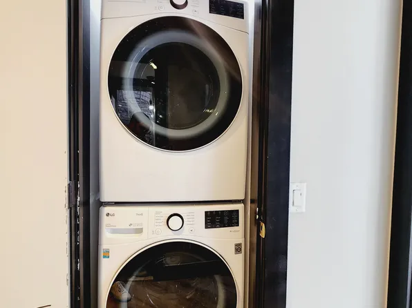 41 Van Wagenen Avenue image 1 of 5