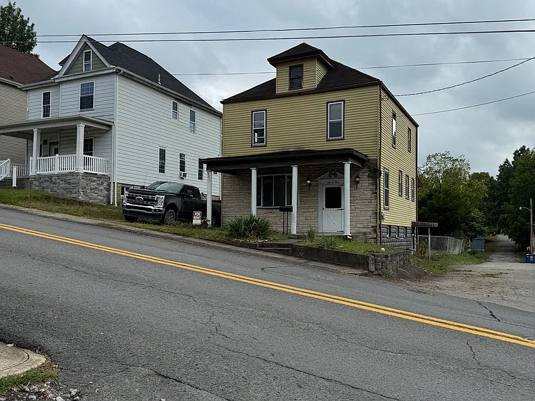 604 7th St — Photo 3