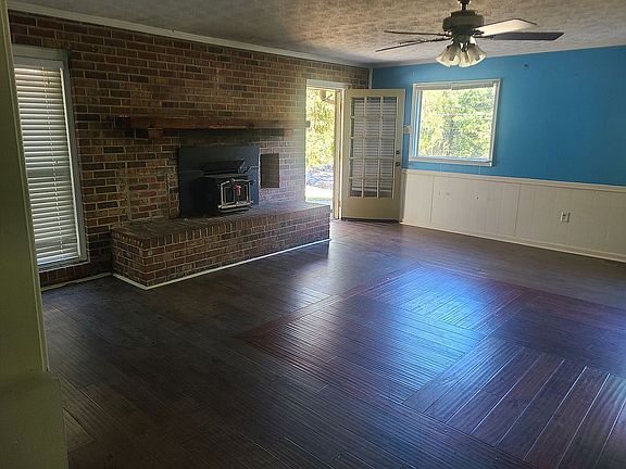 5th image of 227 Prince Anthony Dr