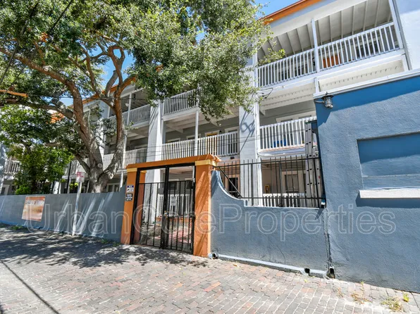 232 4th St N APT 23, Saint Petersburg, FL 33701