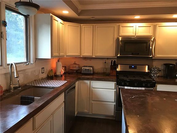 5th image of 7130 Hyland Dr