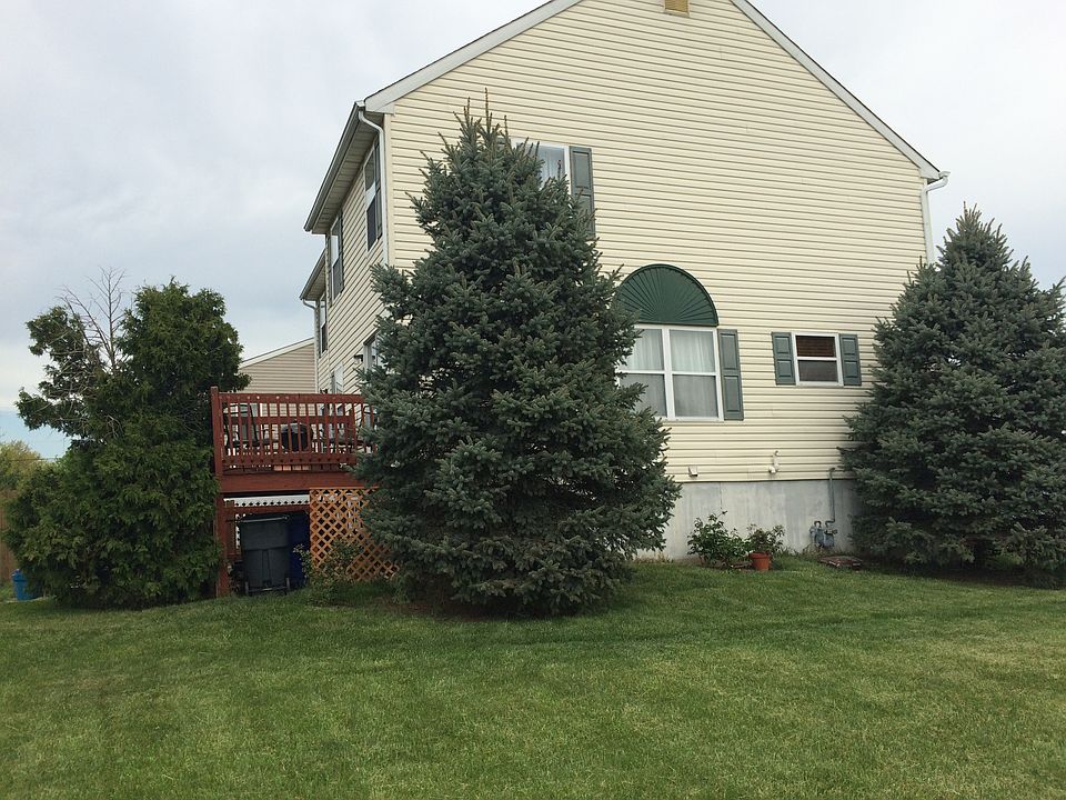2nd image of 710 Lexington Dr