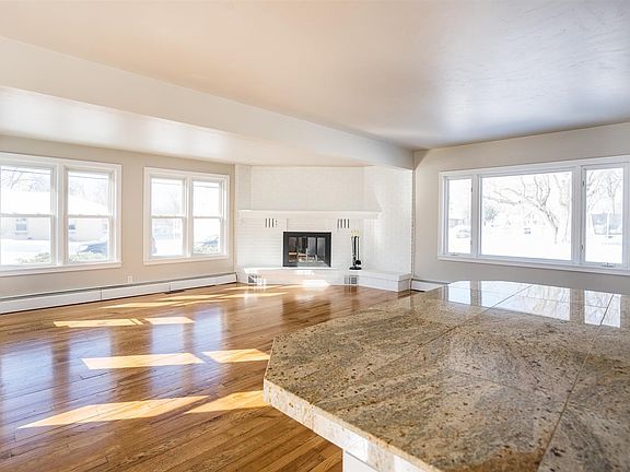 Beautiful Bright Open Concept