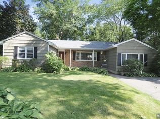 12 Birch Rd, Pompton Plains, NJ 07444