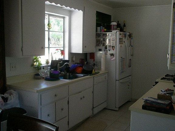 2nd image of 2306 Saxon St