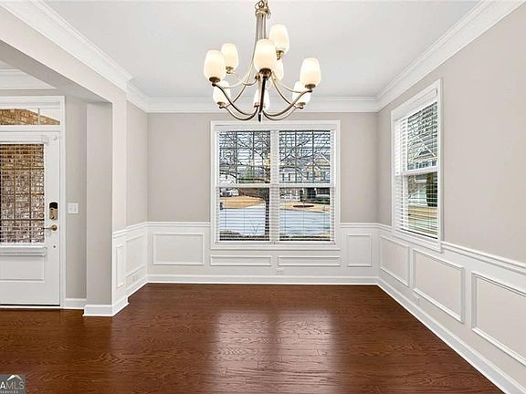 5th image of 4930 Alexandria Ave