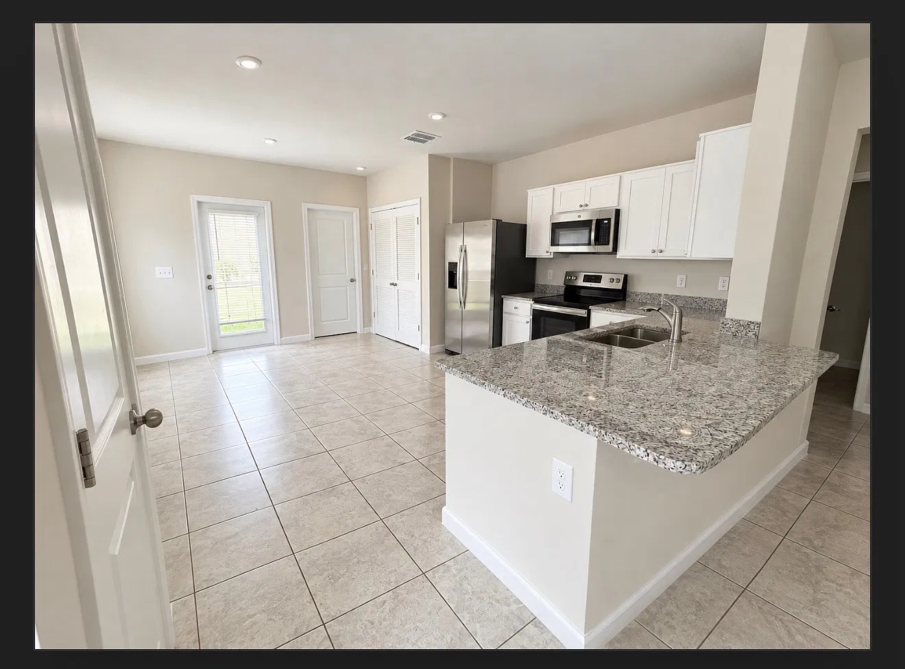 3 bed, 1317 sqft, $1,900 — Photo 2
