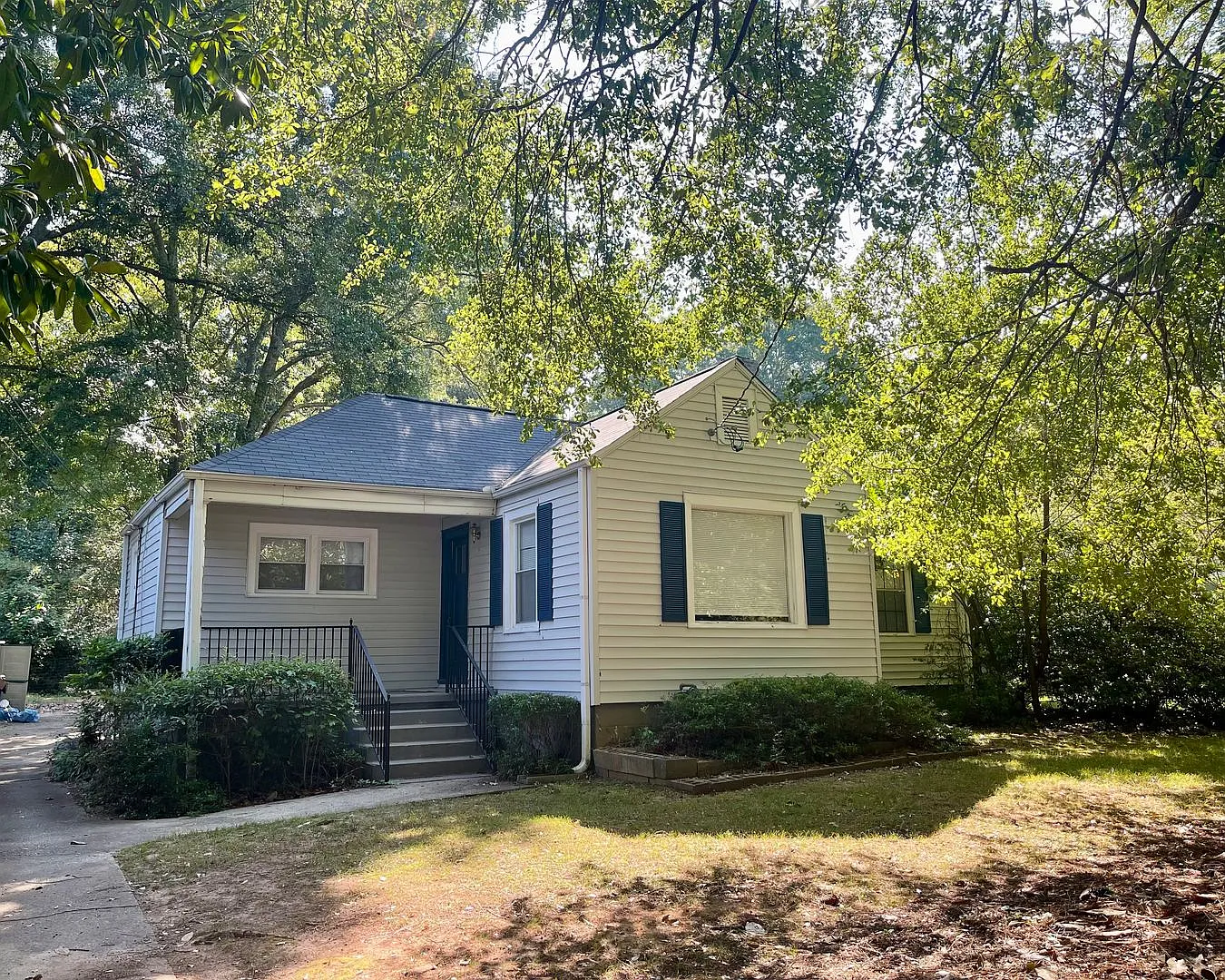 3 Bed 2 Bath Bungalow in Great Neighborhood! — Photo 1