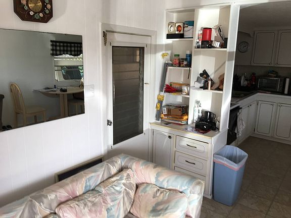 4th image of 395 Mandarin Pl
