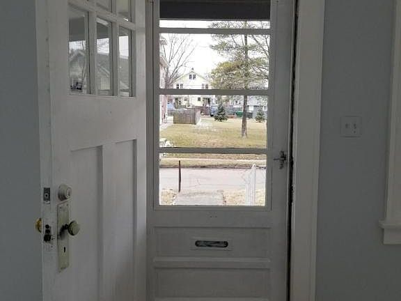4th image of 260 N Burgess Ave
