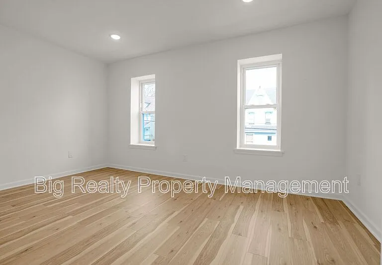 228 Bridge St #2 — Photo 31