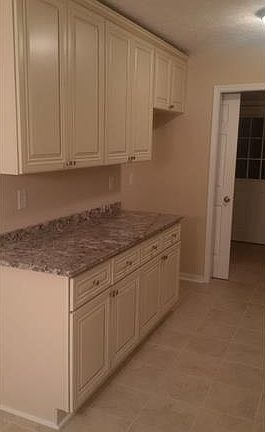 4th image of 127 Seven Pines Ave